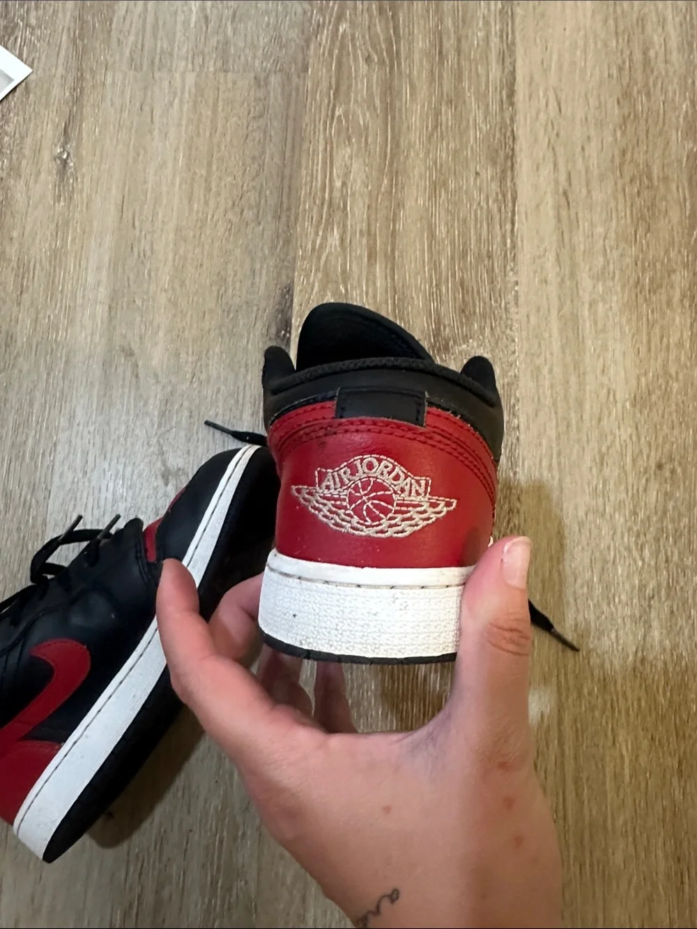 Air Jordan Kids Low-Top Sneakers in Black and Red